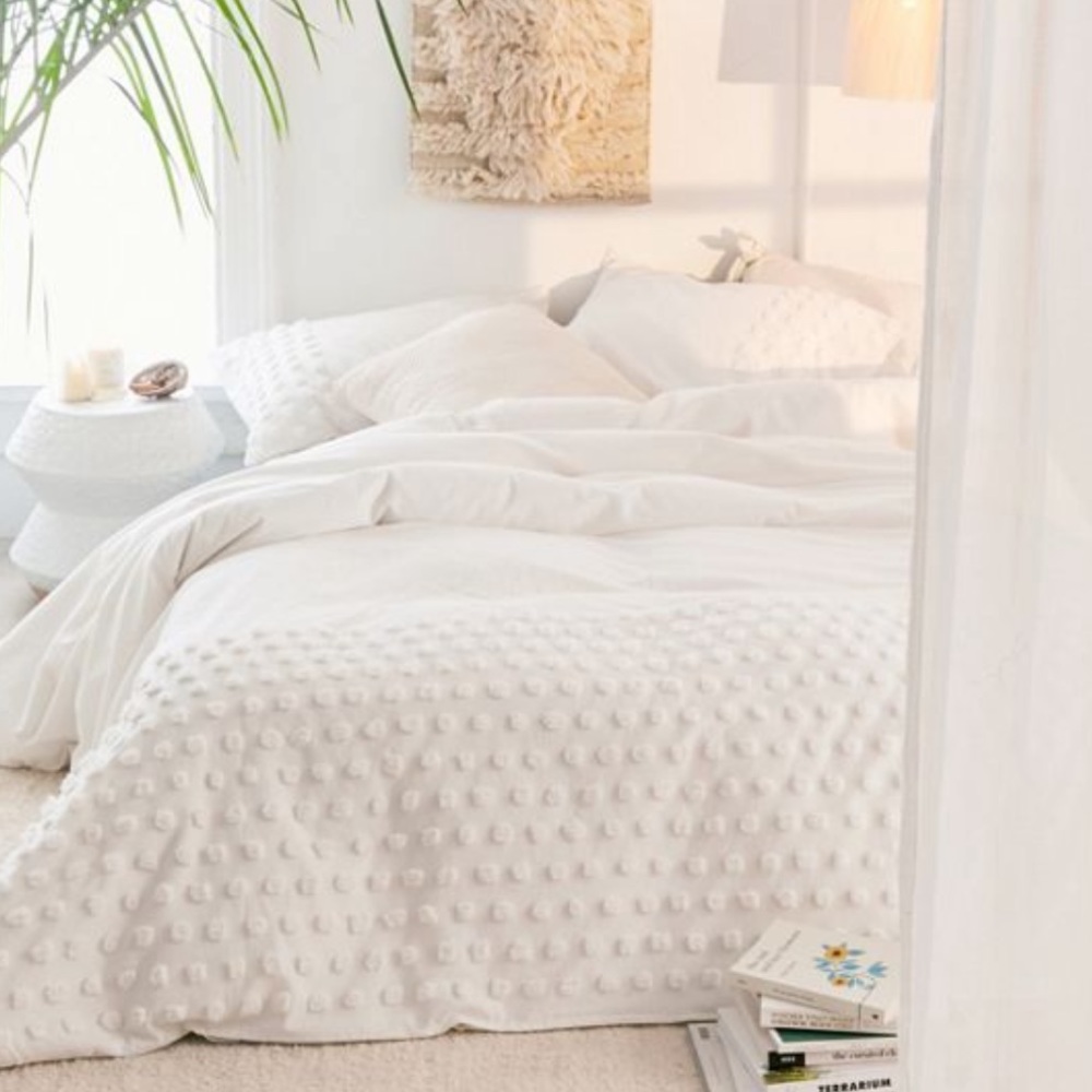 Tufted dot white duvet cover